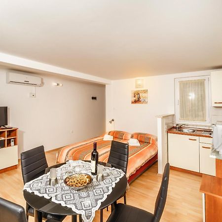 Apartmani Amila-Pisak Εξωτερικό φωτογραφία