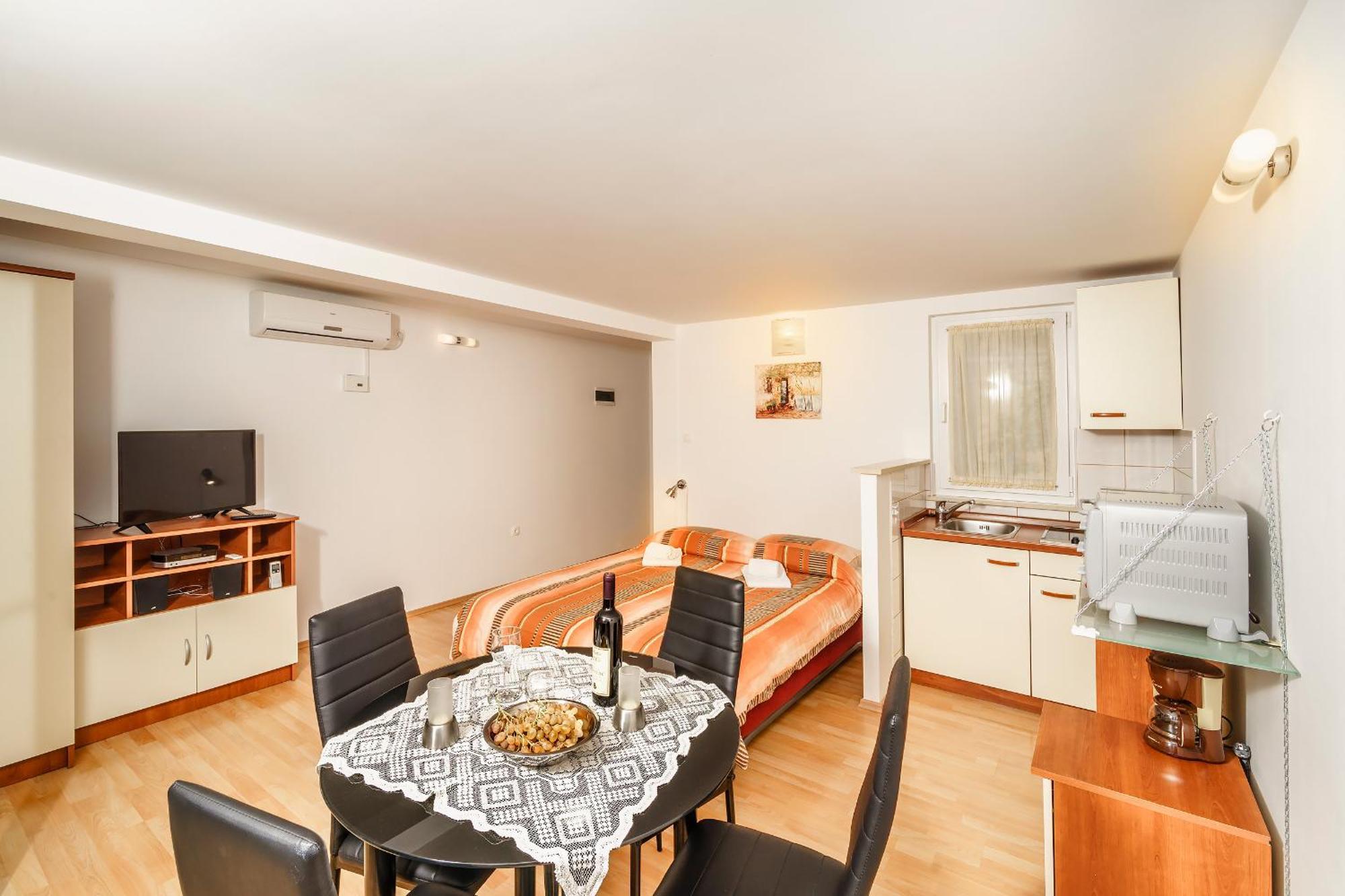 Apartmani Amila-Pisak Εξωτερικό φωτογραφία
